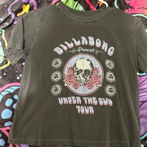 Kind of cropped a gray with a skeleton on it size medium